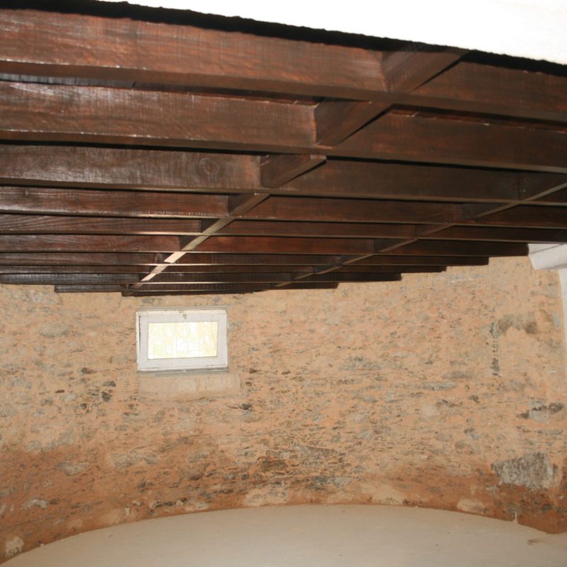 Pintura e Tratamento de Tecto em Madeira